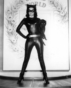 vintagecatsandpeople:  Lee Meriwether  (in