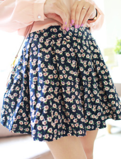 tbdressfashion:  floral skirt here Green