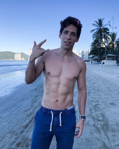 #fashion #malemodel #sexymodel #Praia #beach #playa #Brasil #menswear #cuteboy #manmodel #modelboy #cute