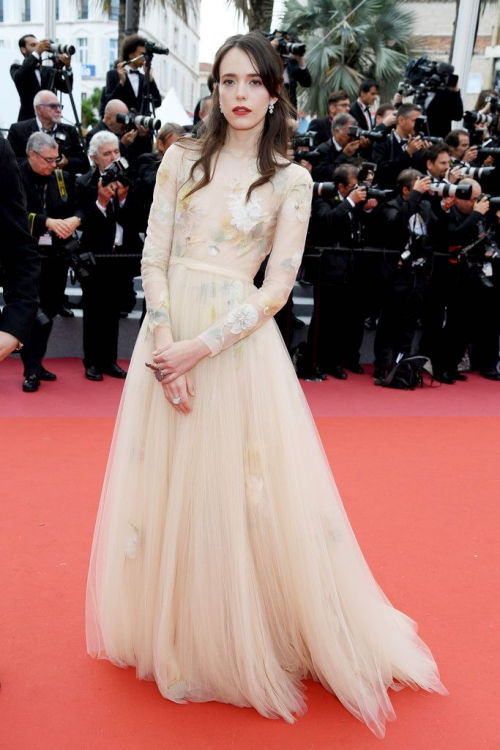 Stacy Martin in Dior Couture at the Cannes Film Festival premiere for Sink Or Swim (Le Grand Bain) o