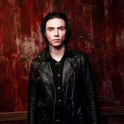 blackveilbrides:  Get to a TV! @AndyBVB is on @thatmetalshow NOW on @vh1classic! Ready for some big news?? http://ift.tt/1dDWVkq
