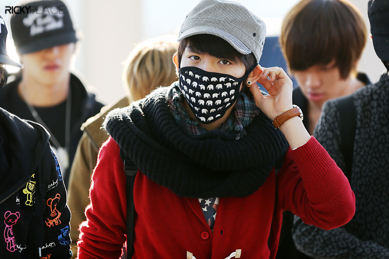 rickyfacts:  [PHOTOS] 121018 Ricky - Incheon Airport 