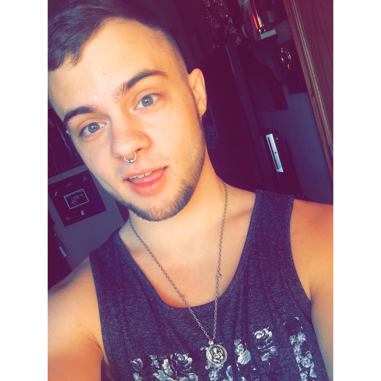 kawaiilley:I was feeling the selfies yesterday after my haircut~