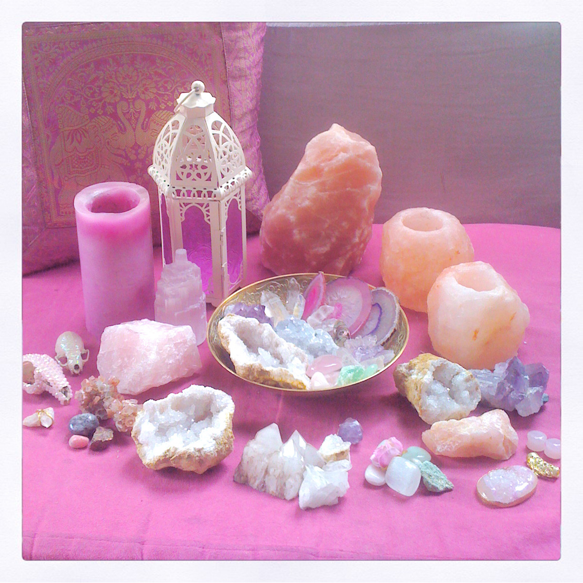 iprefergin:  having a nice day off organising my crystals &lt;3
