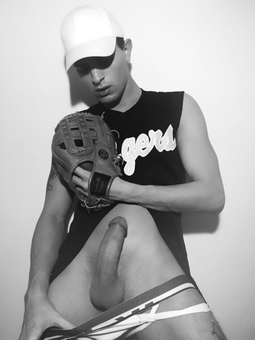 xxxtroyxxx:  punkcb:  Little known fact about me: I played baseball from the age of 10 to the age of 17. So here’s a little fetishization of the great sport for you all to enjoy. ⚾️  would love to find you in the dug out like that 