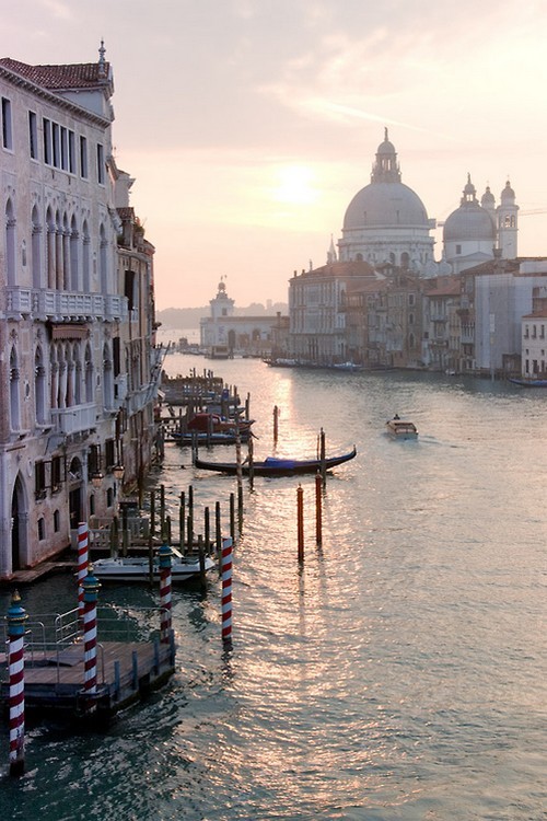 wonderous-world:  Venice, Italy by Janine Joles