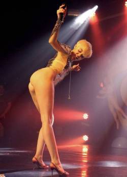 celebs-nudes:  Miley Cyrus Sexy Performs