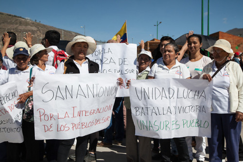  Un grupo de personas e instituciones se reunieron en La mitad del mundo, Ecuador, en defensa de Una