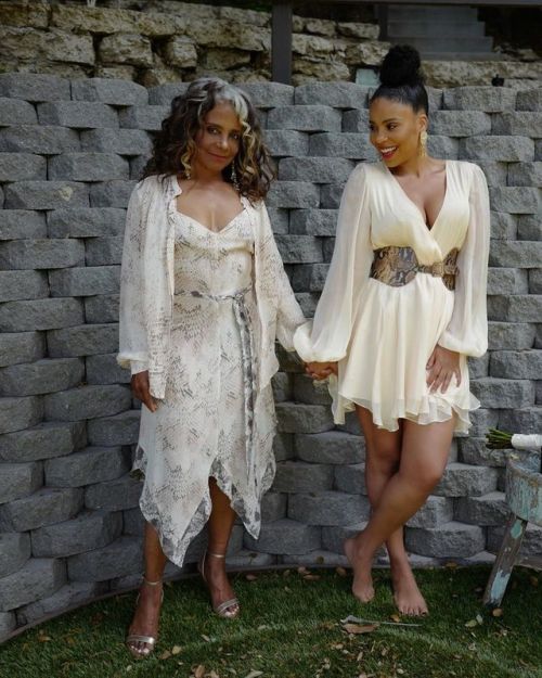 securelyinsecure: Sanaa Lathan and her beautiful mother Eleanor McCoy Wow these women are killing i