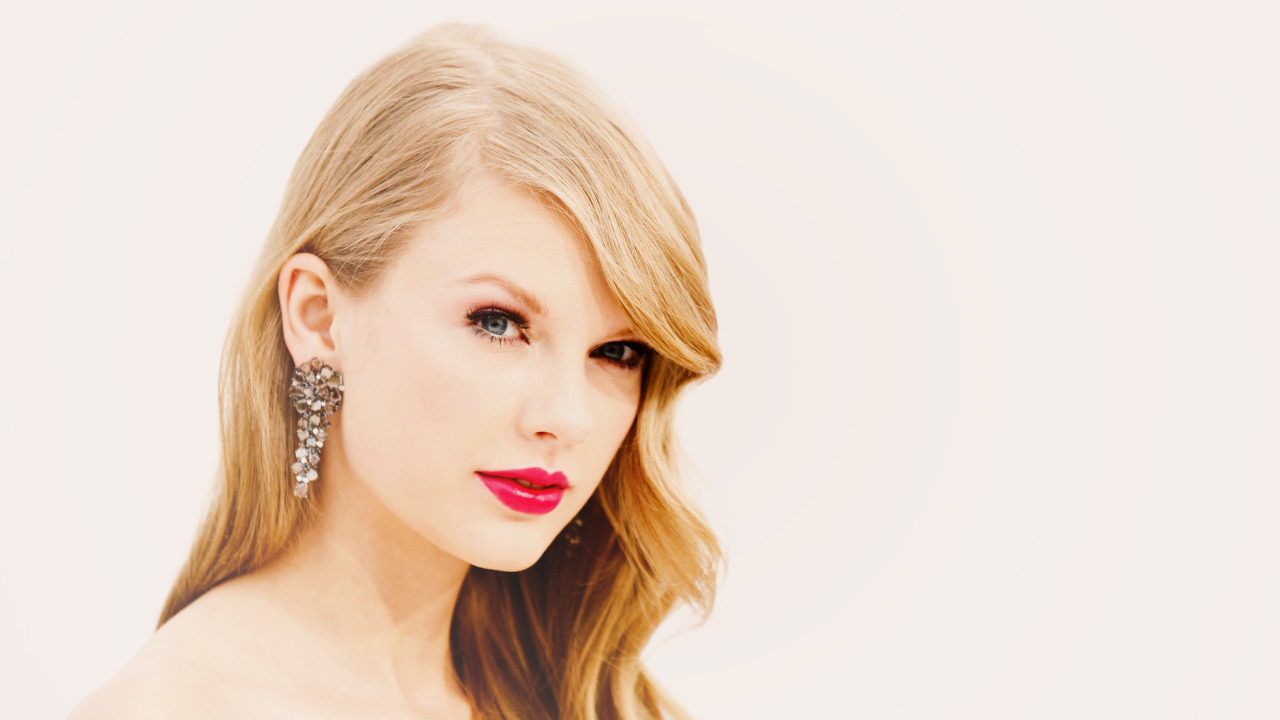 sparksoftaylor:  Taylor Swift - Billboard Music Awards 2011 