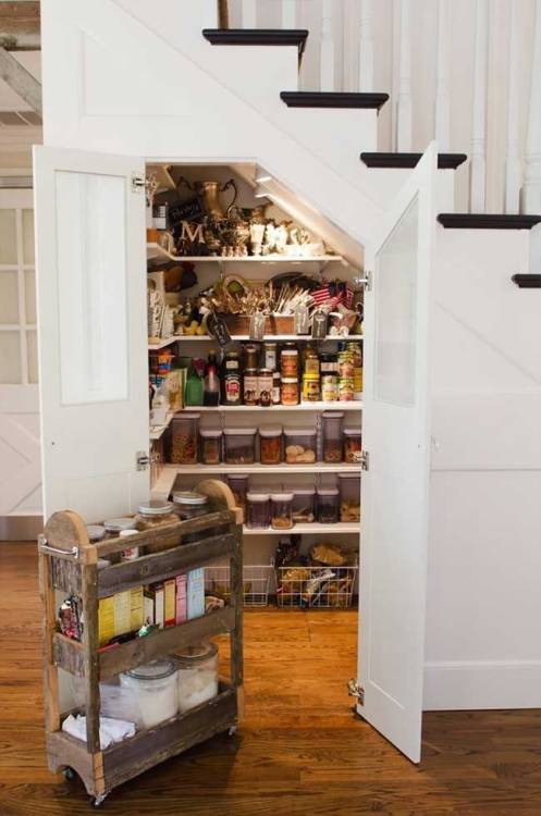 gingerandfair: homedesigning: (via 8 Clever Ways to Utilize That Awkward Space Under Your Stairs) If