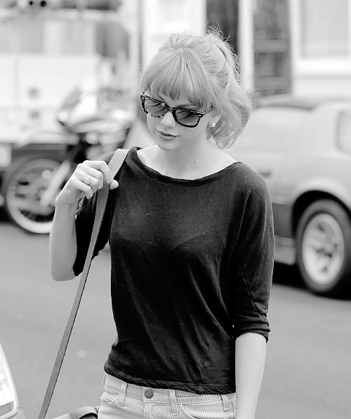 remindsyouofinocence: “…now it’s too late for you and your white horse, to catch 