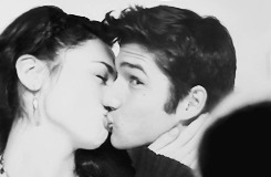 argentie-blog:  Allison: I’d rather just wake up with you. Scott: You will. High