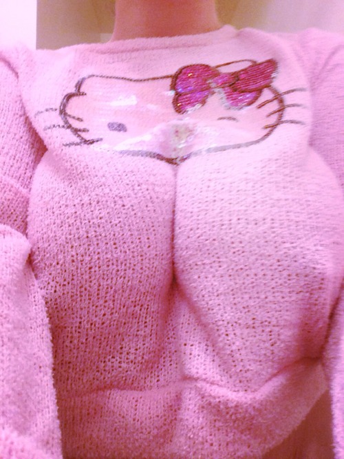 childlikefuckup:I got a new sweater :3