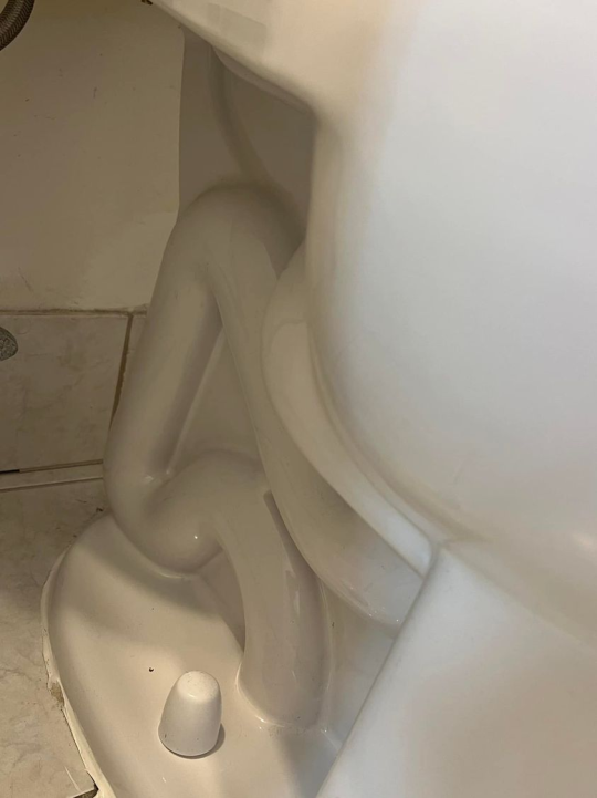 bogleech:  Someone posted this photo complaining about “american toilets designed