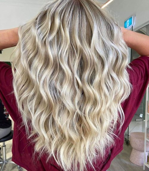 Wowza! Great lengths via @bodahairboutique. ‍♀️ Who else would LOVE strands this long? If your hair