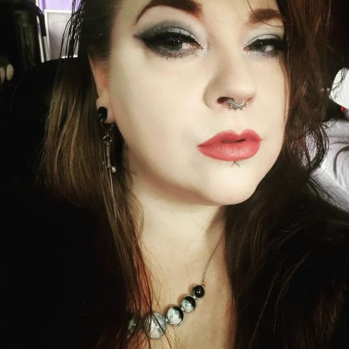 Resting witch face. . . #makeup #gothgirl #goth #gothmakeup #mondaymood #moon #selfie #cosplay #vam