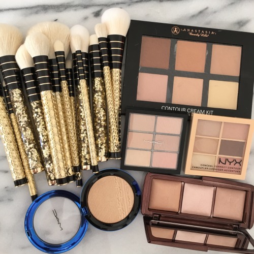 hypnobimbofuckdoll: foam-and-diamonds:  Foam-and-Diamonds ︻╤─  I want those brushes more than I want