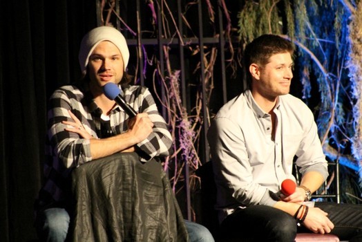 astra-lux:  Why does Jared    always sit/stand to the left    of Jensen?    I mean,