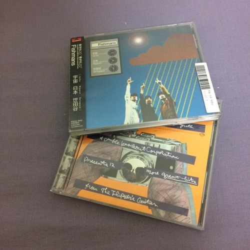 scosby:90年代の日本のCDめちゃハマってる。 . . . . . . . . #cd #90s #japan #渋谷系 #flippersguitar #fishmans