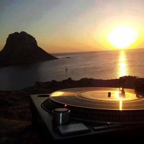 vinylandgeekstuff:  Horizon 