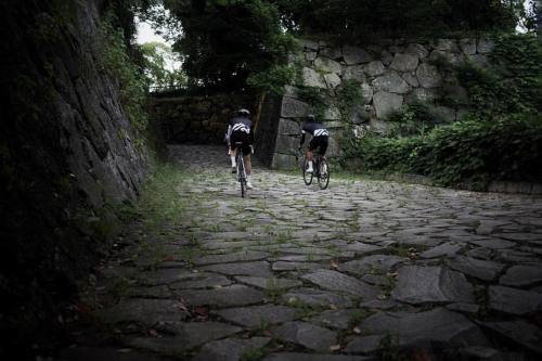 pureclimber:  Hell of the north season. Fukuoka castle ruins. #ishidatami @rapha_japan  #mozucoffee 