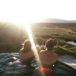 soakingspirit:  Sunset soak. 🌅 ♨ #hotsprings #spencerhotsprings  #travelnevada  #thetoplesstour @wndybirdd @the_topless_tour 