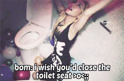 blondechan:  dara makin closing a toilet seat look sexy(??) 