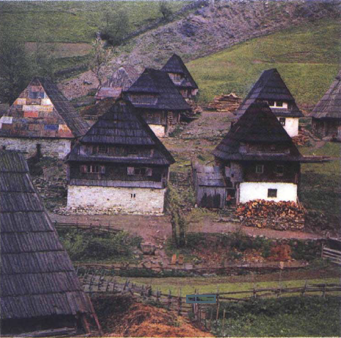 dahliafyodorovna:  Mountain village Umoljani, Bosnia. Photo by G.Sikimić Taken from