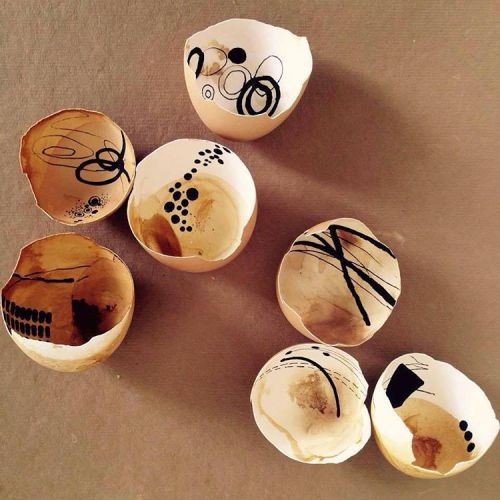 Markers and watercolor in tea-stained eggshell shards #repurposedart #recycled #eggshells