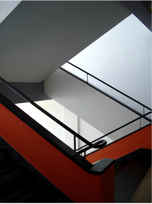  En la Bauhaus, la cuna del diseño moderno, todo es sorprendente. Hasta las escaleras. 