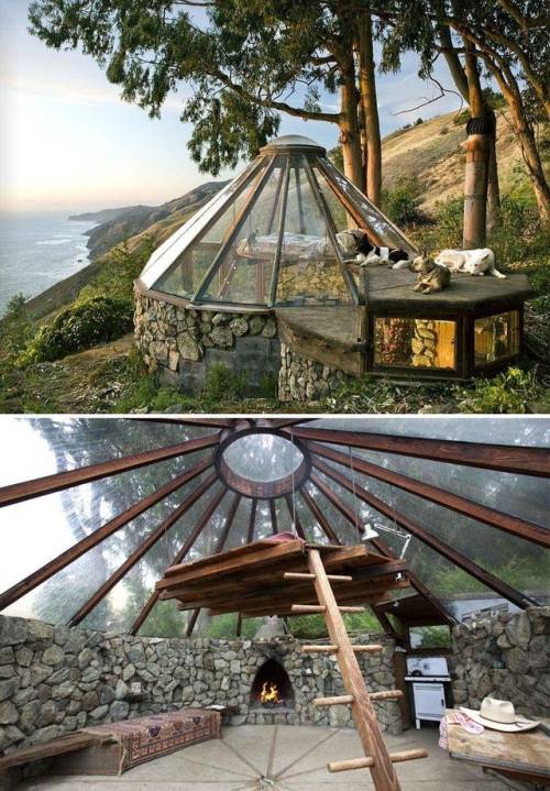thefourthvulpix: goatyellsateverything:  thegauntletqueen:  sixpenceee: Glass house in forest locate