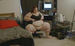 largessbbwbellyfeedee: Wanna fuck a fat bbw