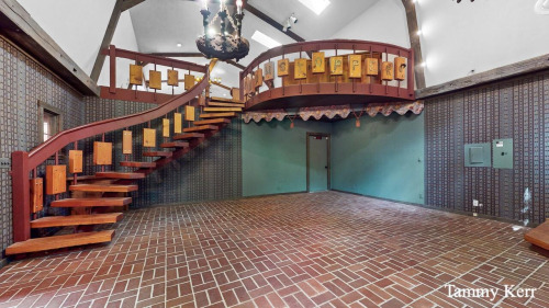 This Sprawling 1930 Home In Fennville, Michigan, Only Has 3bds And 1.5ba, Just Like An Average Home,
