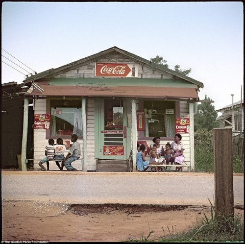 nobrashfestivity - Gordon Parks, Mobile Alabama, 1965