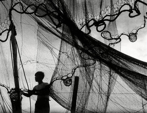 Fosco Maraini, Fisherman with Nets on the Sea of Japan, 1953