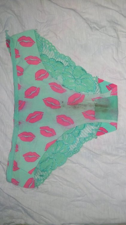 celanadalamwanitaxxx: Hot lips knickers