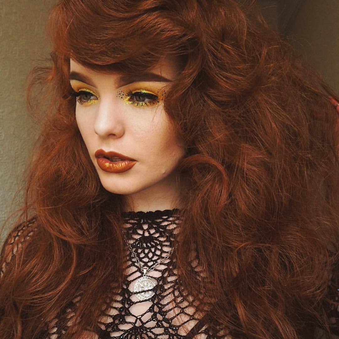 miss-deadly-red: For some reason I feel this has slight 70s vibes 😍   EYES: @sugarpill