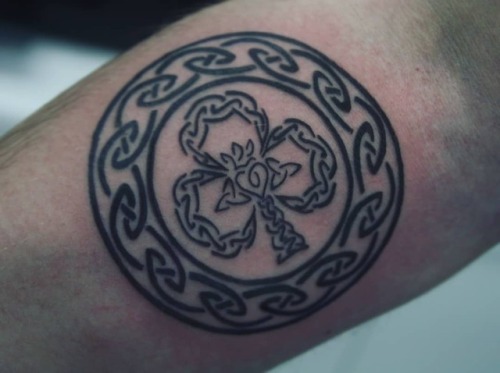 Celtic piece today . . #tattoo #tattooapprentice #apprenticeship #apprenticetattoo #linework #celtic