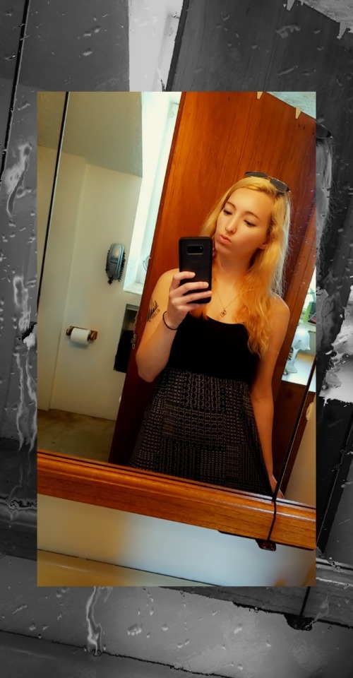 thingssthatmakemewet:When it’s hot af and you haven’t shaved your legs, throw on a maxi dress 💖 Y’alllllllll, just look at her! 😍😍😍🥰🥰 she’s so fuckin pretty omggg 😱🙈🙈