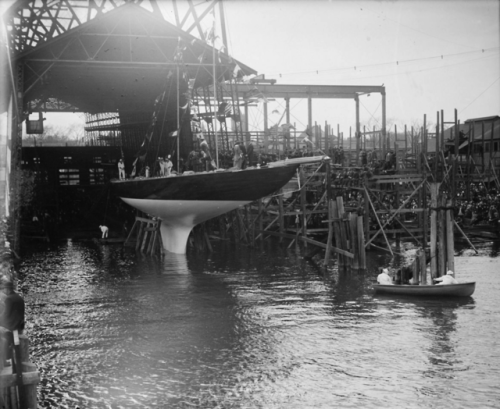 Cup defender Defiance built and launched at Maine shipyardsLeslie Jones, 1914Boston Public Library P