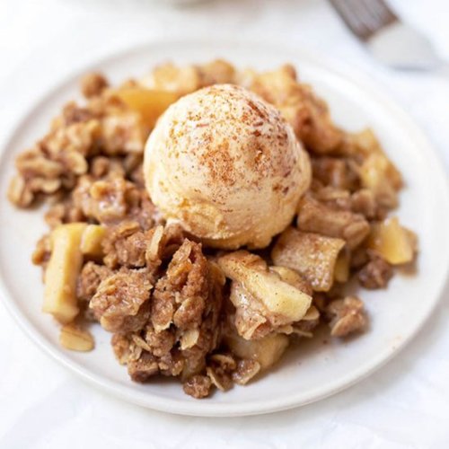 Easy Homemade Apple Crisp-Your source of sweet inspirations! || GET AWESOME DESSERT MERCH! || GET TH