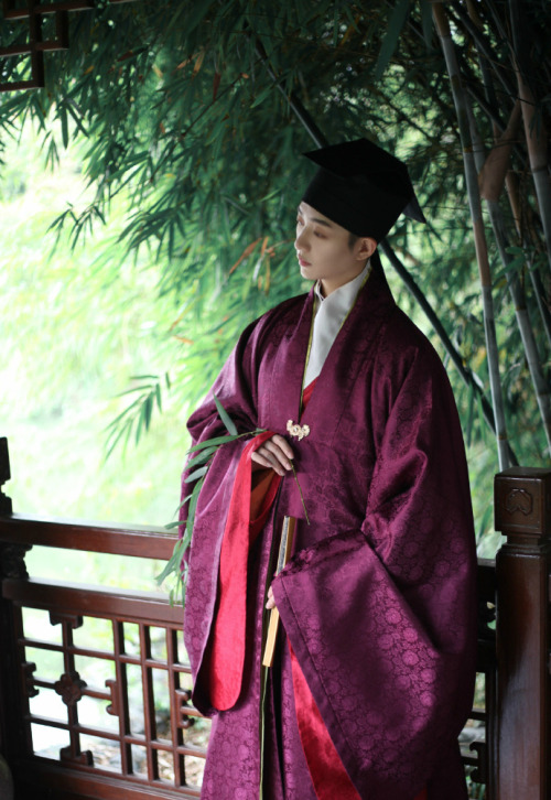 Chinese hanfu for men in historically accurate style of Ming dynasty by 望月明传统服饰This type of hanfu ha