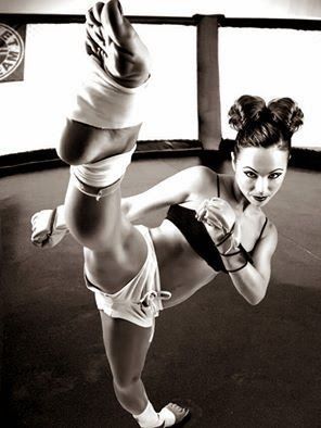 taichi-kungfu:  So charming muay thai lady!!