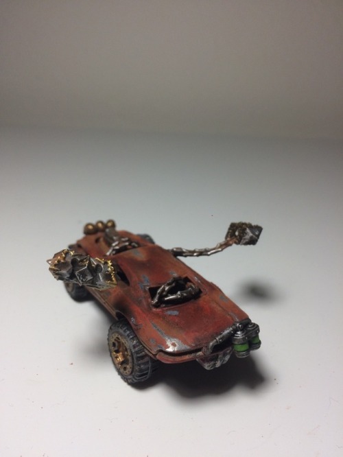 meetmyminis:« Everybody even remotely involved Gaslands is nuts ; but this guy ? Flailing hammers ?