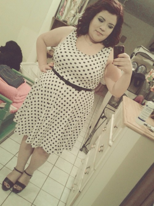 somerandomthoughtsandstuff:  polka dot dress again :)