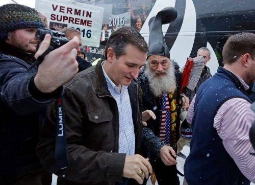 agoodcartoon:darkporc:Vermin Supreme asking Ted Cruz if waterboarding should be fluoridated.#feelthe