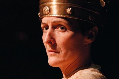 mistressdickens: Fiona Shaw as Richard II