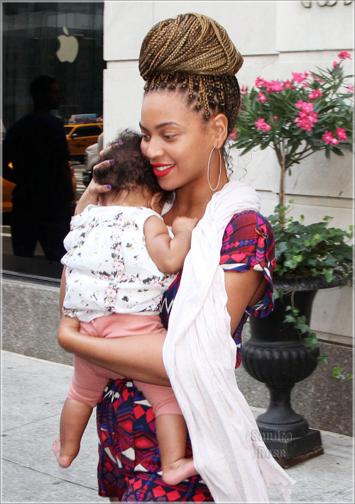 Porn chictwochic:  Beyonce and Blue Ivy photos