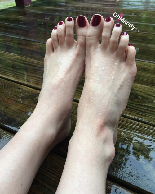Rainy feet ☔️Please reblog or credit me in reposts. Thank you